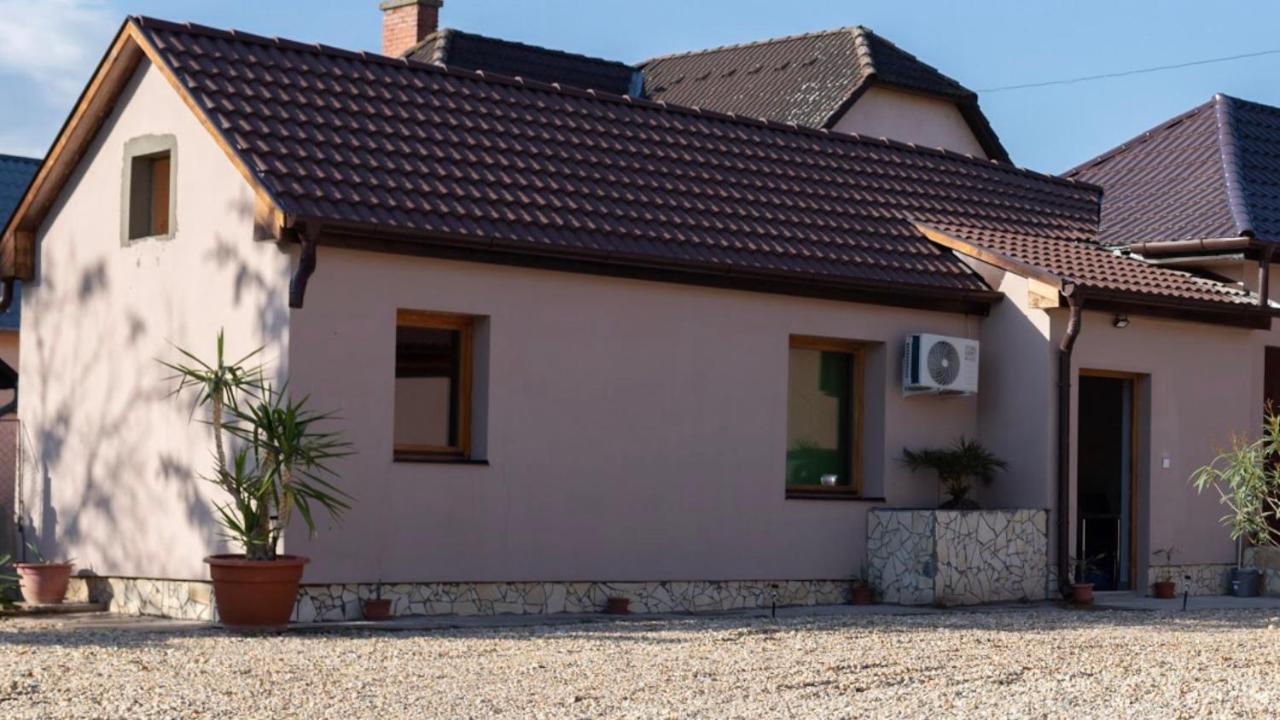 Nyírbátor Ivanhoe Apartman 아파트 외부 사진